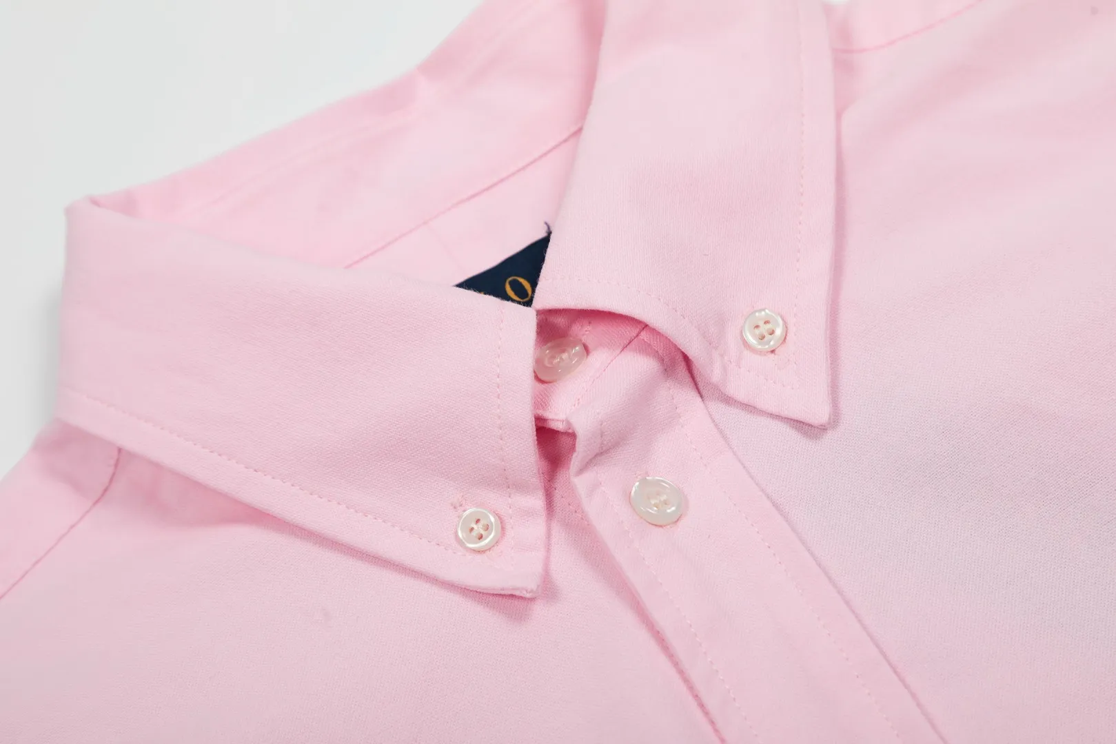 P250 Top quality" Style number: 8086# [Ralph Lauren classic basic evergreen versatile shirt long sleeves for all seasons] ✅Ralph Lauren classic Oxford spun old money style unisex couple shirt long sleeves ✅Top ceiling quality ZP original development. You can compare the real thing with the market version at will. ✅Using the original custom-woven and dyed pure cotton Oxford spinning, strong three-dimensional effect, breathable and anti-wrinkle material, comfortable upper body. ✅Washing treatment, tight and soft texture, full and exquisite embroidery. Excellent sense of quality ✅Simple and versatile, perfect for lazy people to wear. This is the charm of shirts. Basic and classic. ✅The upper body looks much better than the real thing. It can be worn alone or worn in all seasons. It is highly recommended for couples. Size: S-XL. Color: Navy blue, white, pink, light blue, khaki, charcoal gray.